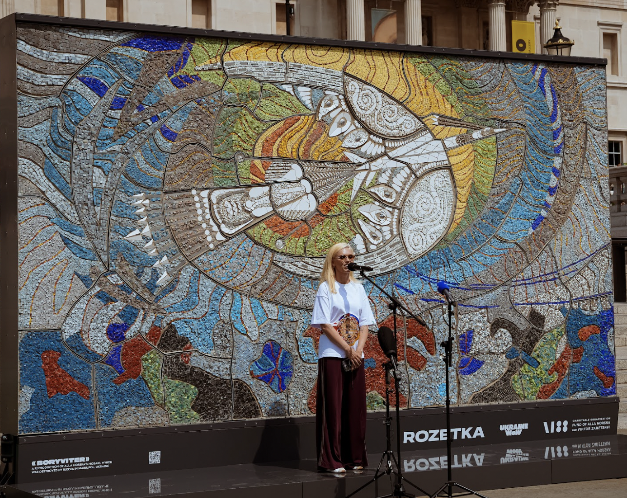 Усик на вулицях Лондона нагадав світу про війну в Україну (фото)